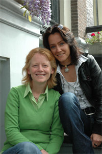 Kim Baldwin (r) en Xenia Alexiou in Amsterdam